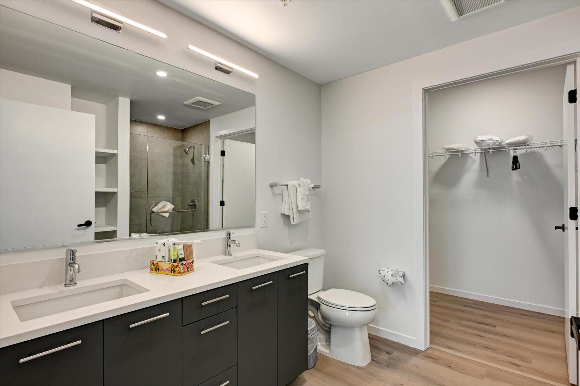 Global Luxury Suites At Town Center 레스튼 외부 사진