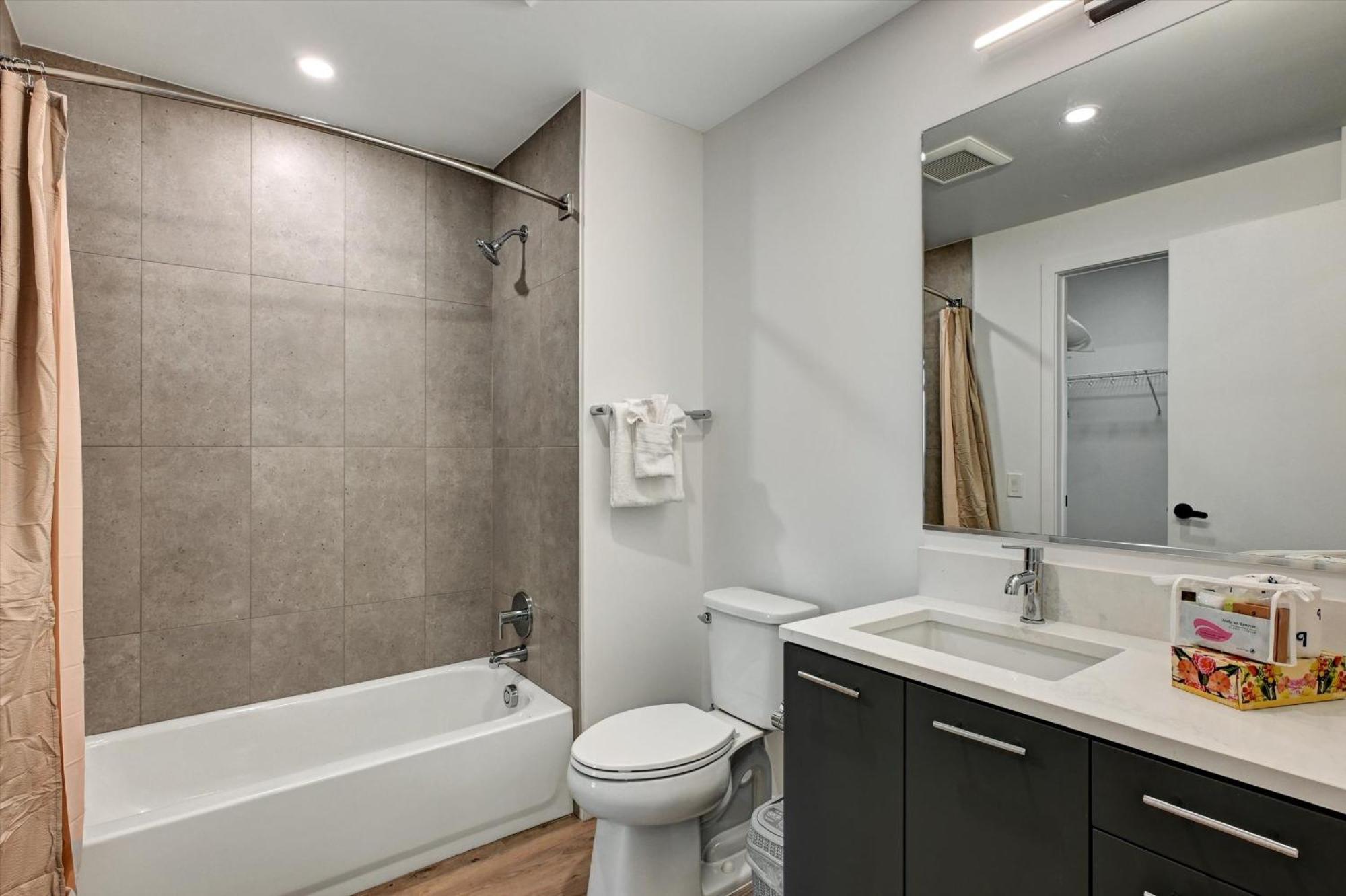 Global Luxury Suites At Town Center 레스튼 외부 사진
